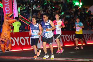 BIB: 40854, 2014
                            <button type="button" onclick="openModal(23179975)" class="btn btn-primary btn-sm float-right btn-popup" data-toggle="modal" data-target=".modal-high-quality">
                        <i class="fas fa-shopping-cart"></i> Add to Cart
                    </button>
                                            <button type="button" onclick="isThisMe(23179975, true)" class="btn btn-success btn-sm float-right btn-popup btn-isme hidden" data-toggle="tooltip" data-placement="bottom" title="นี่คือรูปของคุณใช่ไหม คลิกที่นี่เพื่อเอาเข้าอัลบั้ม">
                        <i class="fas fa-plus"></i> Add to album
                    </button>
                    <button type="button" onclick="isThisMe(23179975, false)" class="btn btn-warning btn-sm float-right btn-popup btn-isnotme hidden">
                        <i class="fas fa-ban"></i> Remove from album
                    </button>